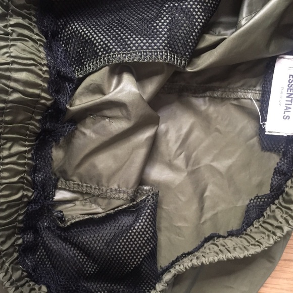 Fear of God Essentials Army Green Shorts - Picture 5 of 8